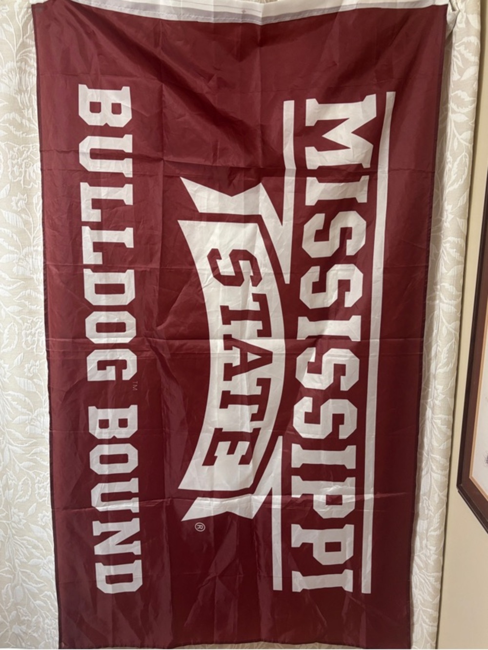 🇺🇸Mississippi State Bulldog Bound 3’ X 5’ Flag - Maroon & White
